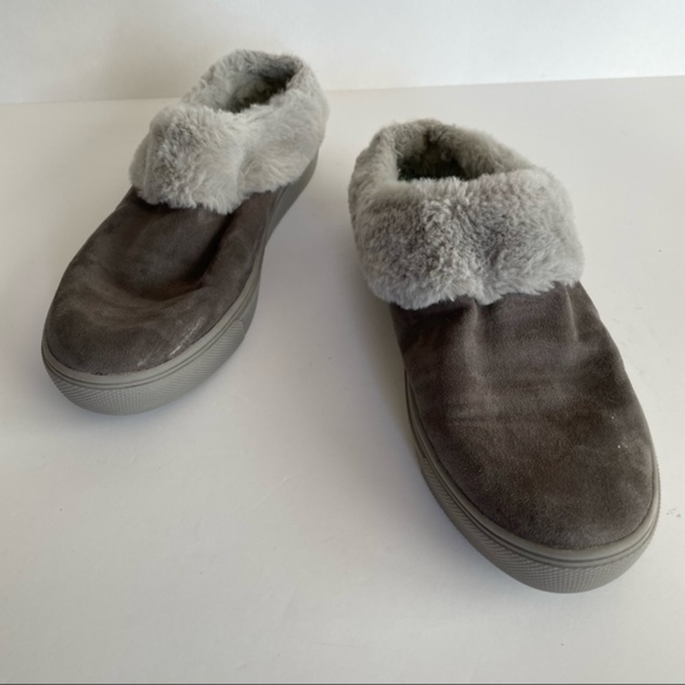 💛 Dr. Scholl’s Grey Faux Fur House Shoes With Rubber Sole